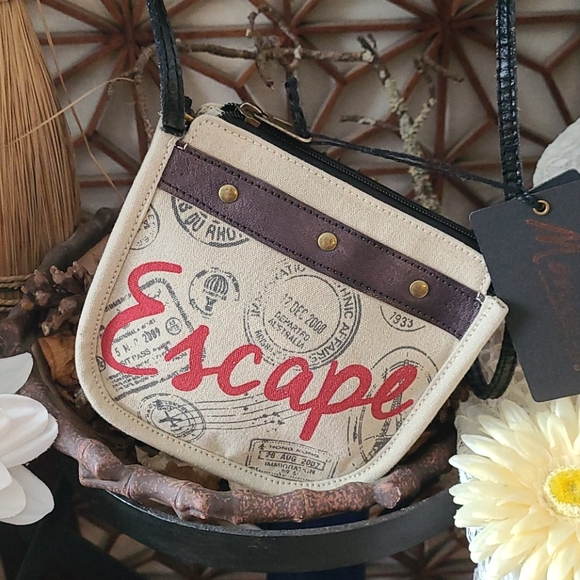 NEW NWT MONA B. ESCAPE ZIP  BAG - Picture 9 of 16